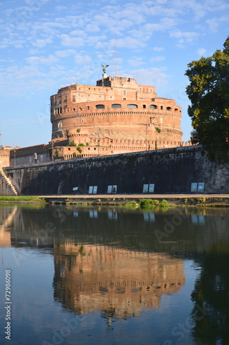 Majestatyczny zamek św. Anioła nad Tybrem w Rzymie, Włochy #72986098
