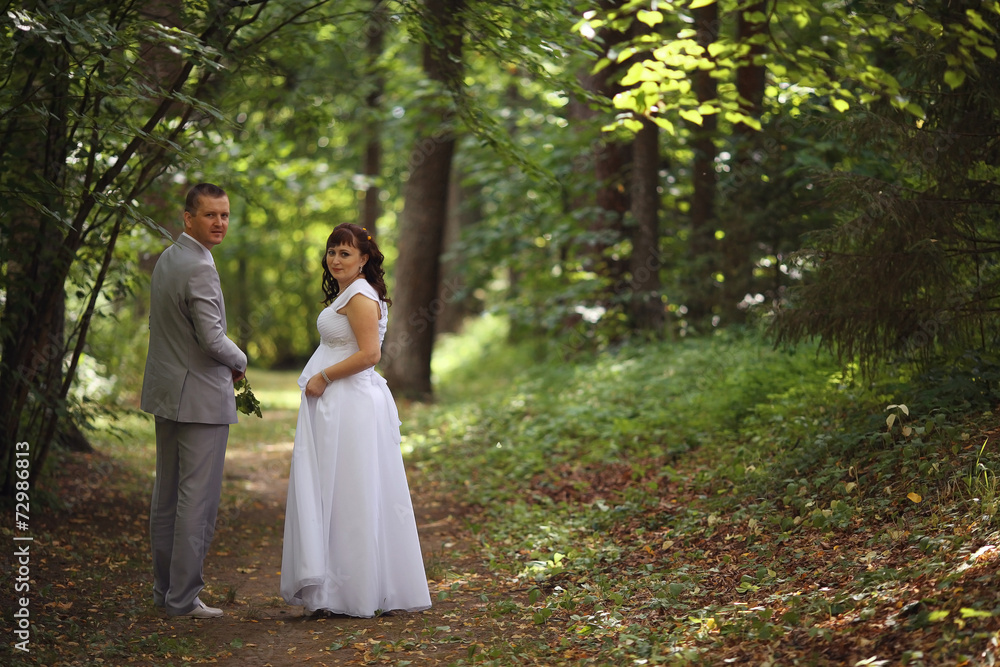 bride and groom wedding walk in park in summer