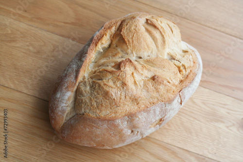 pane su tavolo di legno photo