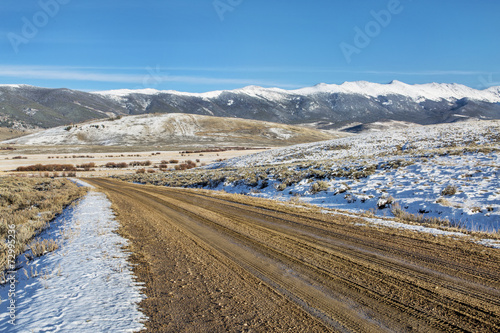 Fotografie backcountry road in Rocky Mountains