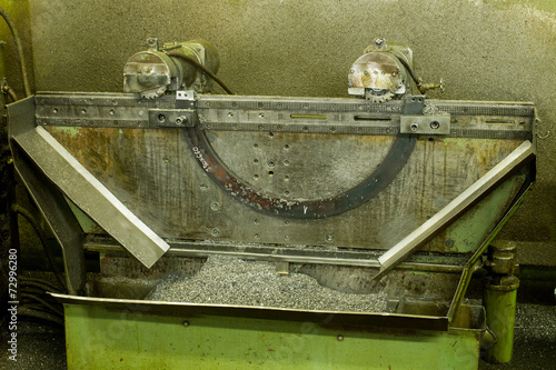 Obraz na płótnie old metal lathe machine in process