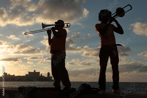 Joueurs de trombone sur le Malecon © Pierre-Jean DURIEU