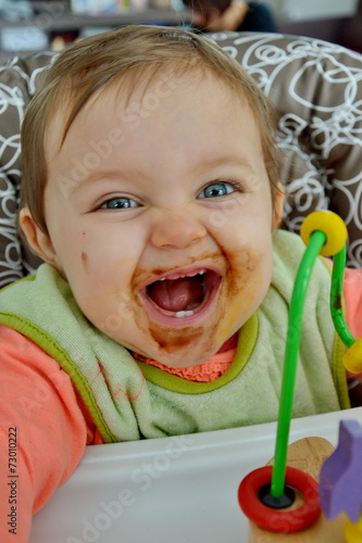 Fotografia bébé  qui mange