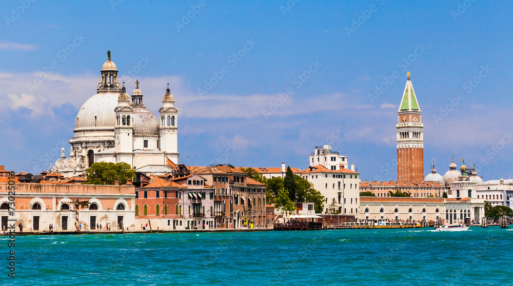 Obraz premium Grand Canal and Basilica Santa Maria della Salute, Venice, Italy
