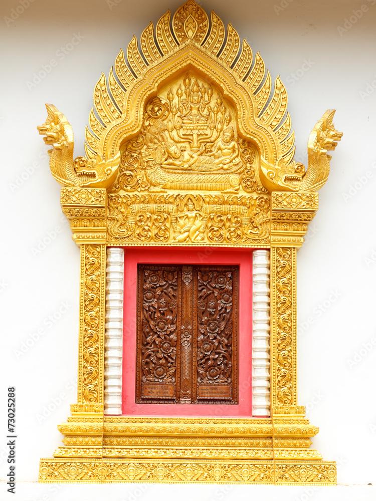 Obraz premium Window woodcarving in temple