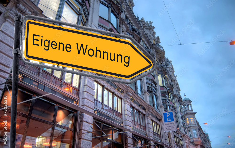 Obraz premium Strassenschild 23 - Eigene Wohnung