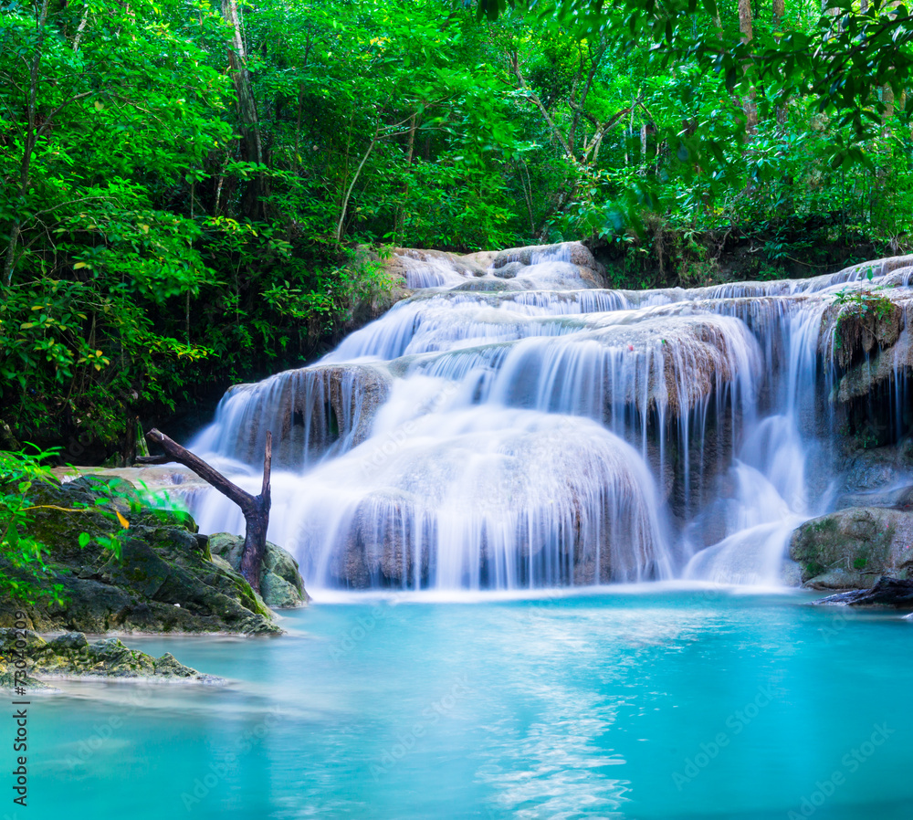 Obraz premium Waterfall at Erawan National Park, Kanchana buri, Thailand