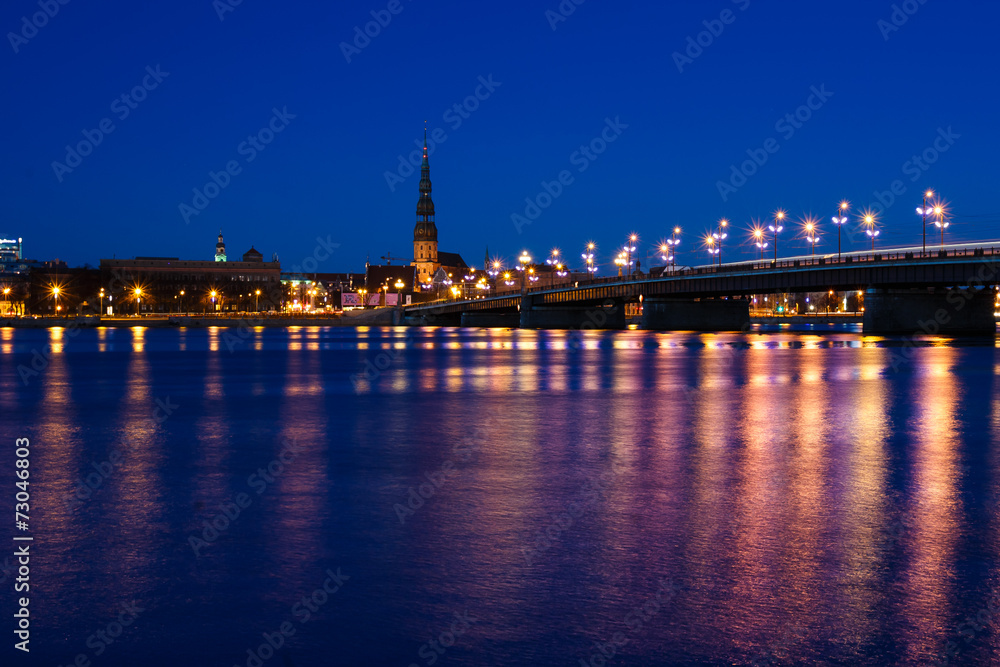 Fototapeta premium Bridge in Riga at night