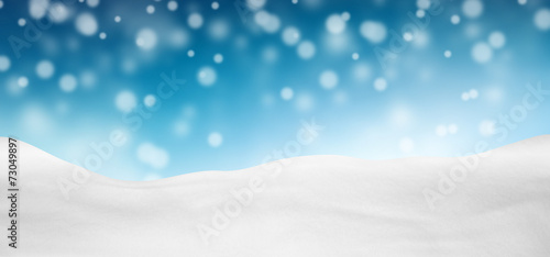 Schneelandschaft  Winter  verschneit  Hintergrund  blauer Himmel