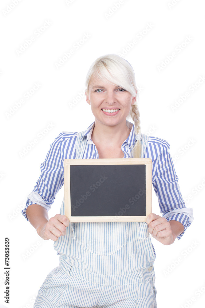 Junge Verkäuferin hält leere Tafel Junge Verkäuferin hält leere Tafel