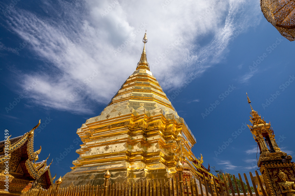 Fototapeta premium Golden pagoda wat Phra That Doi Suthep chiangmai Thailand