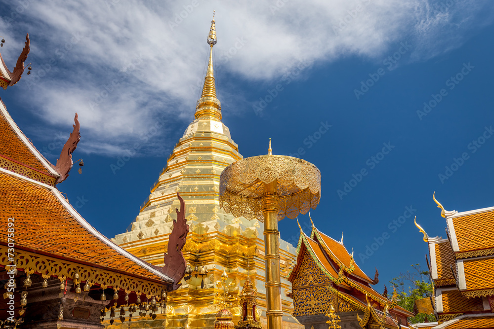 Fototapeta premium Golden pagoda wat Phra That Doi Suthep chiangmai Thailand
