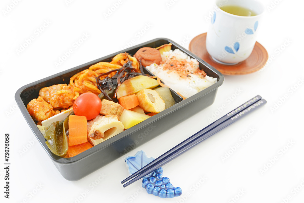美味しそうなお弁当とお茶 美味しそうなお弁当とお茶