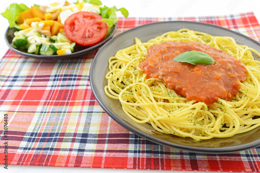 ミートソーススパゲティとサラダ ミートソーススパゲティとサラダ