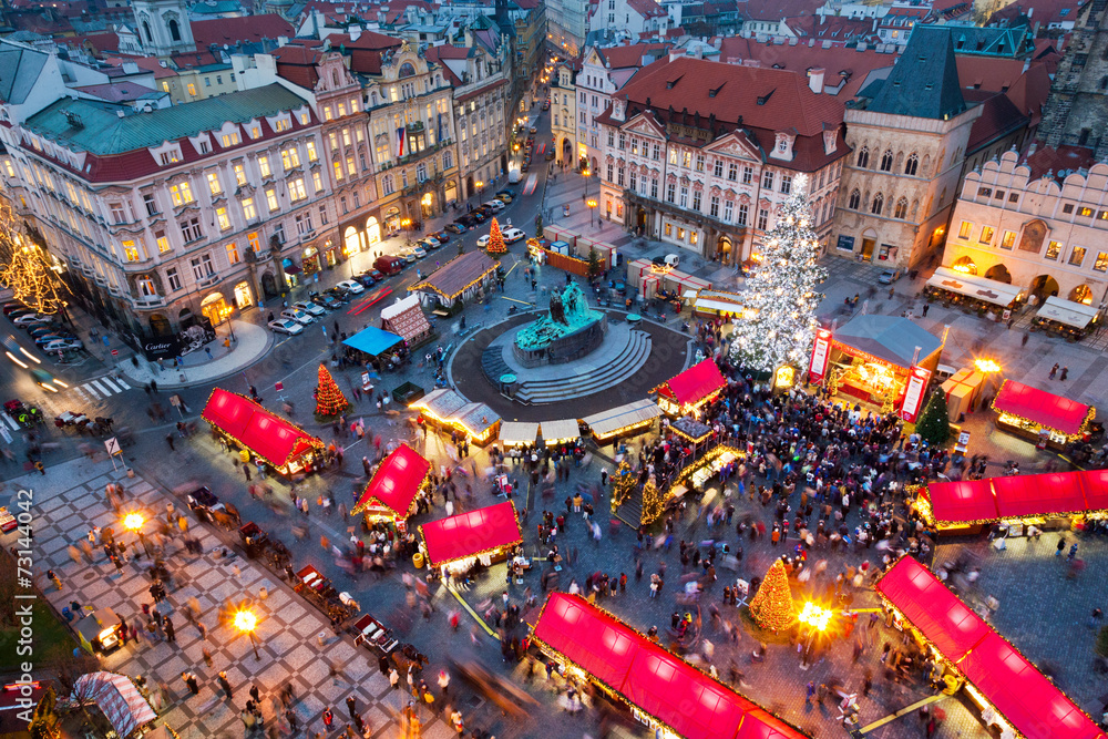 PRAGUE,CZECH REPUBLIC-JAN 05, 2013: Prague Christmas market - obrazy, fototapety, plakaty 