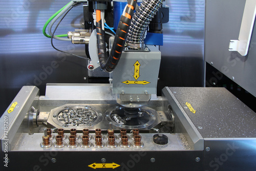 Canvastavla Dental CNC engraver in action
