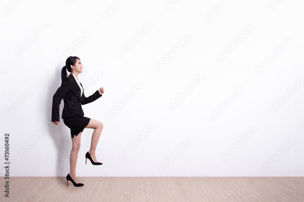 Fototapeta premium business woman walking