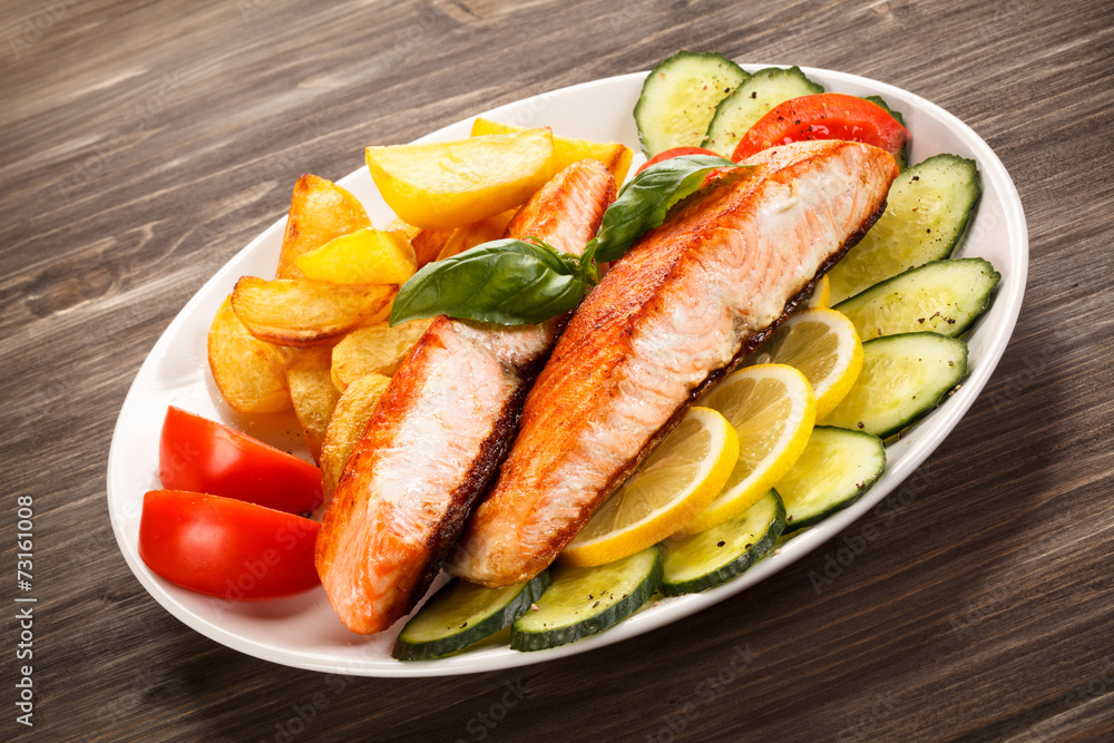 Fried salmon and vegetables