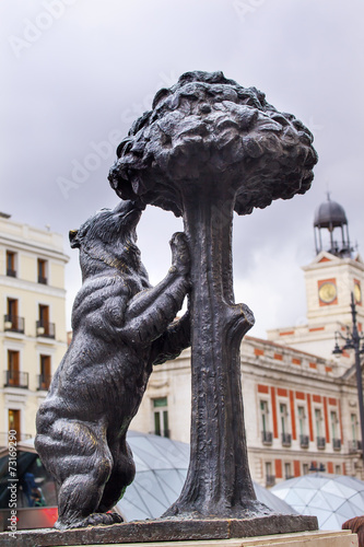 El Oso y El Madrono Statue Madrid Symbol