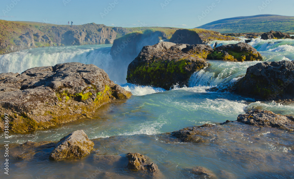 Fototapeta premium Beautiful vibrant panorama picture with a view on icelandic wate