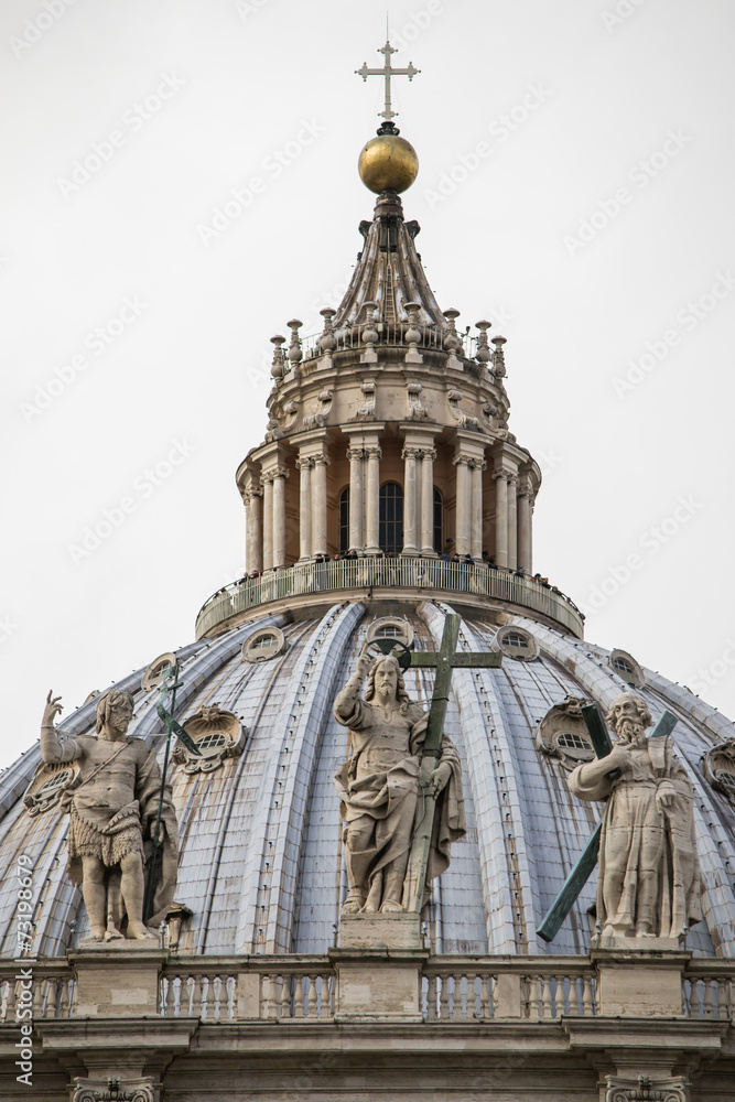 Cristo redentore e cupola di San Pietro - Roma