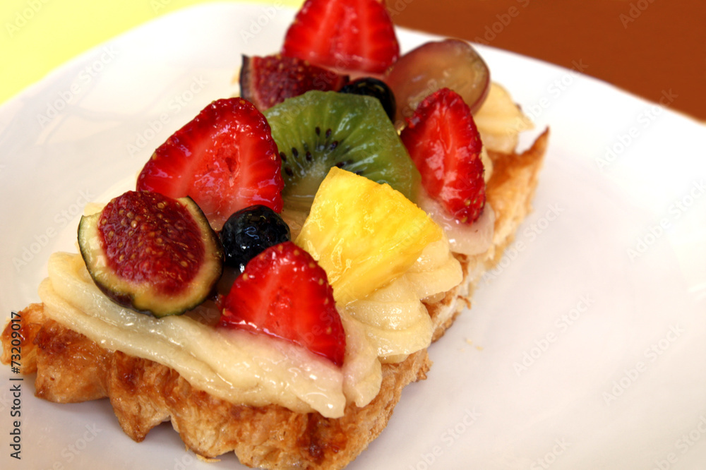 close-up tempting delicious cake with fruits close-up tempting delicious cake with fruits