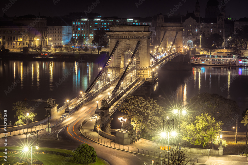Famous Chain Bridge at the night in Budapest, Hungary.
