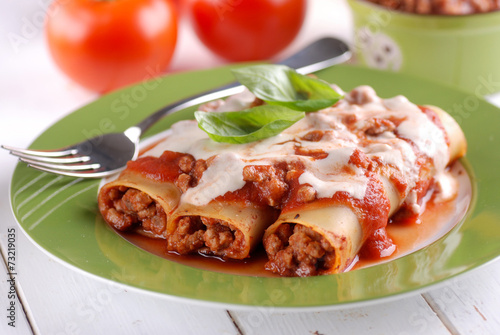 cannelloni al ragù di carne - tradizionale ricetta italiana