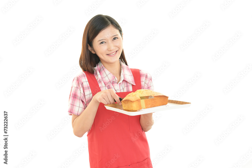 料理を楽しむ主婦 料理を楽しむ主婦