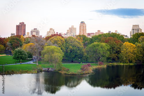 Fototapeta Naklejka Na Ścianę i Meble -  Turtle Pond from Belvedere Castle in Central Park in Manhattan,