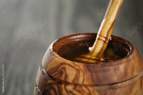 Fototapeta Naklejka Na Ścianę i Meble -  maple honey in pot with dipper