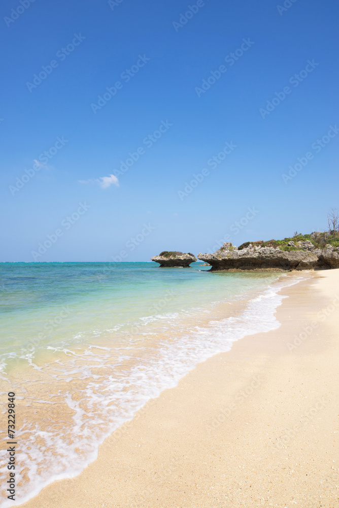 沖縄のビーチ・与久田海岸