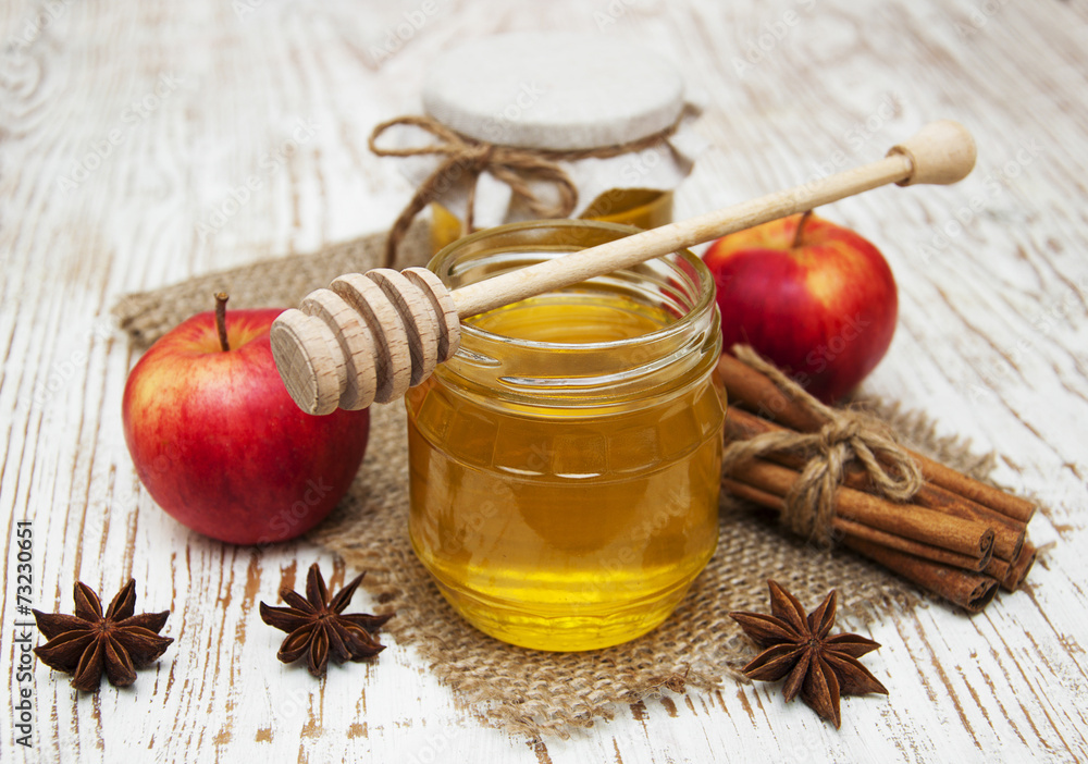 fresh honey with spices and apples fresh honey with spices and apples