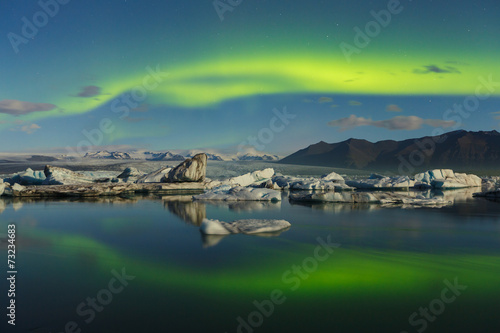 Aurores boréales sur le glacier de Jökulsarlon, Islande