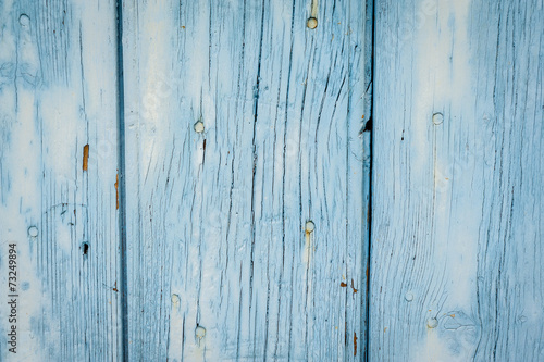 Porte en bois avec peinture écaillée