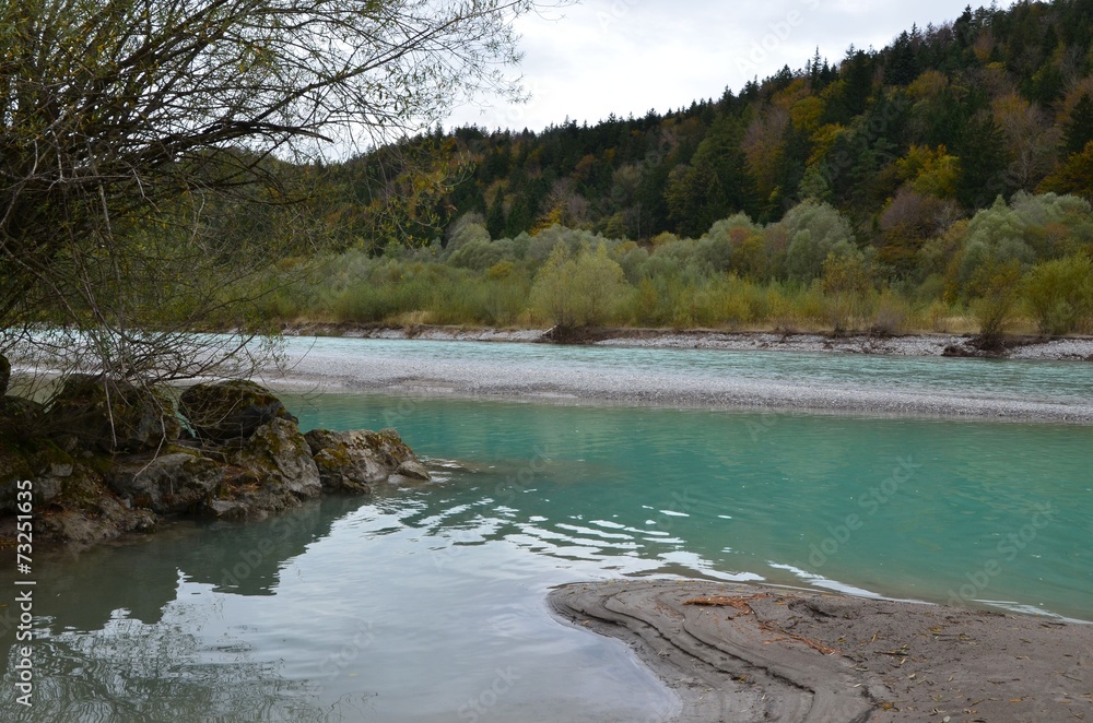 Gebirgsfluss grün - Lech nahe Füssen