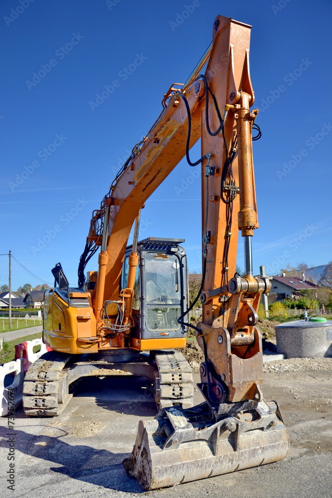 tracto pelle sur un chantier