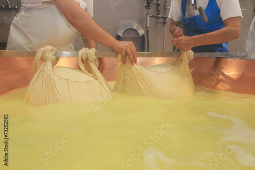 preparazione parmigiano reggiano formaggio tipico emiliano photo