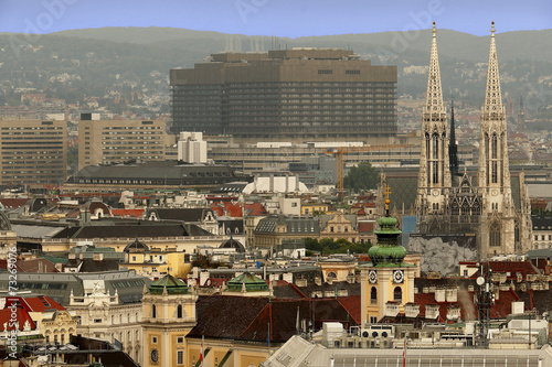 Wien von oben  Blick auf Votivkirche und AKH