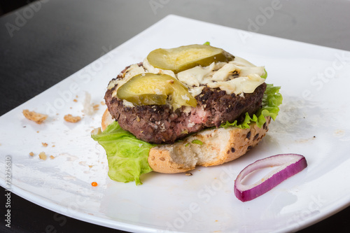 Valokuva bad burger. bun, burger, salad.