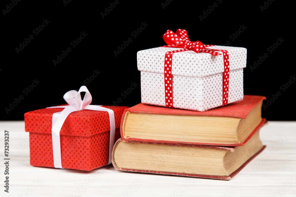 Obraz premium Books and gift boxes