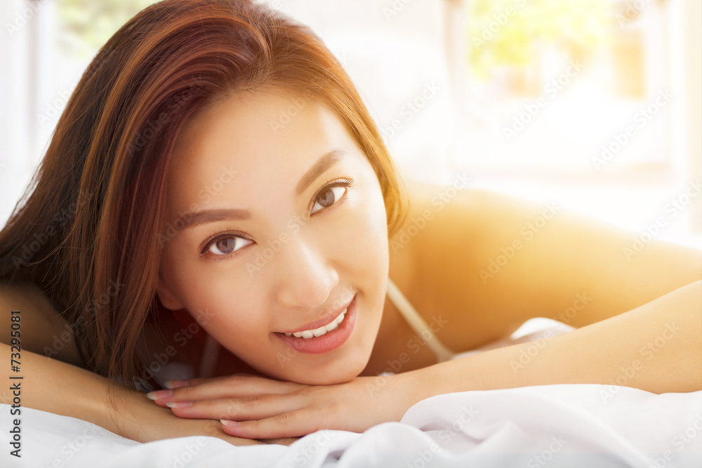 Obraz premium young Beautiful asian woman relaxing on the bed with sunlight ba
