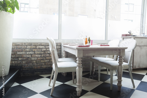 restaurant interior © arizanko