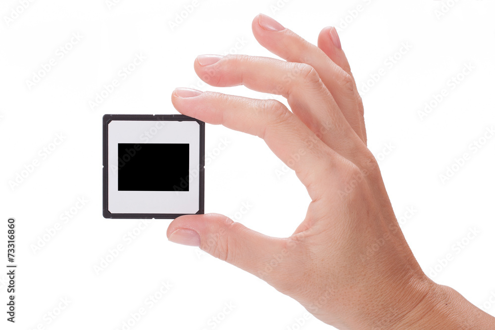 weibliche Hand hält Bilderrahmen über weißem Hintergrund weibliche Hand hält Bilderrahmen über weißem Hintergrund