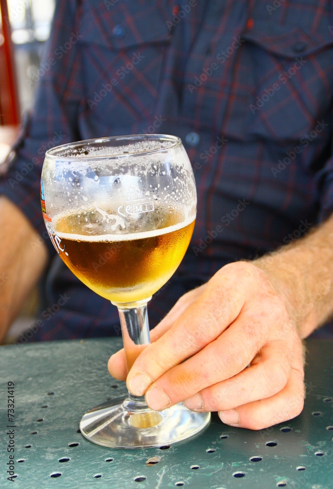 homme,consommateur,de bière ,détente en terrasse homme,consommateur,de bière ,détente en terrasse