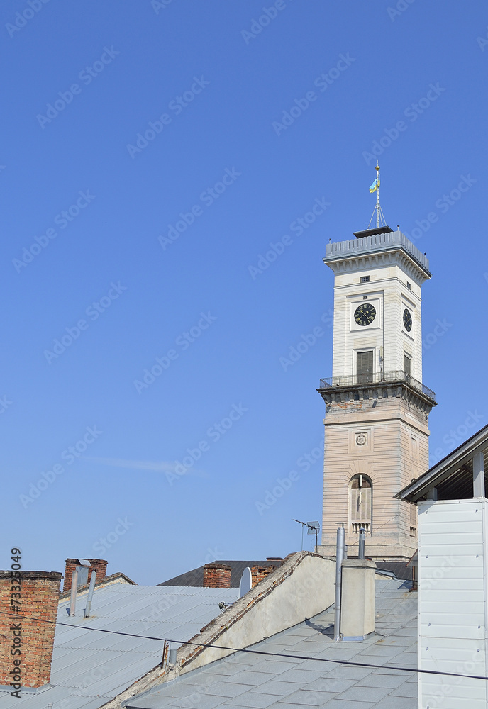 Obraz premium horologium at the town council with sky background