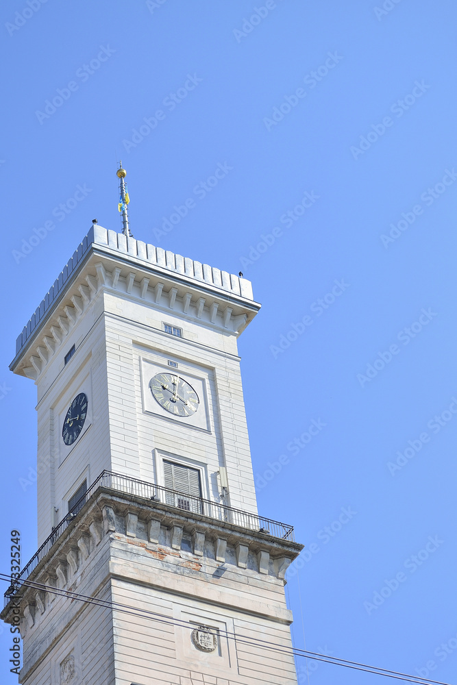 Obraz premium horologium at town council with sky background