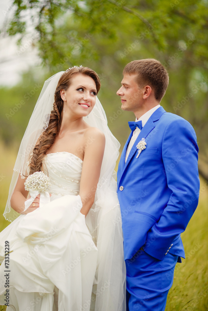 Bride groom wedding kiss marriage