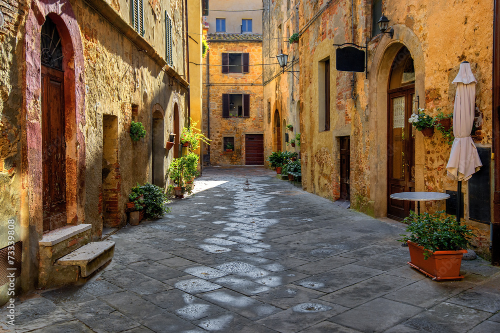 Toscania, Włochy, Montepulciano, zaułek - obrazy, fototapety, plakaty 