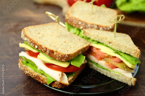 Sandwiches with brown bread with ham cheese and fresh vegetables